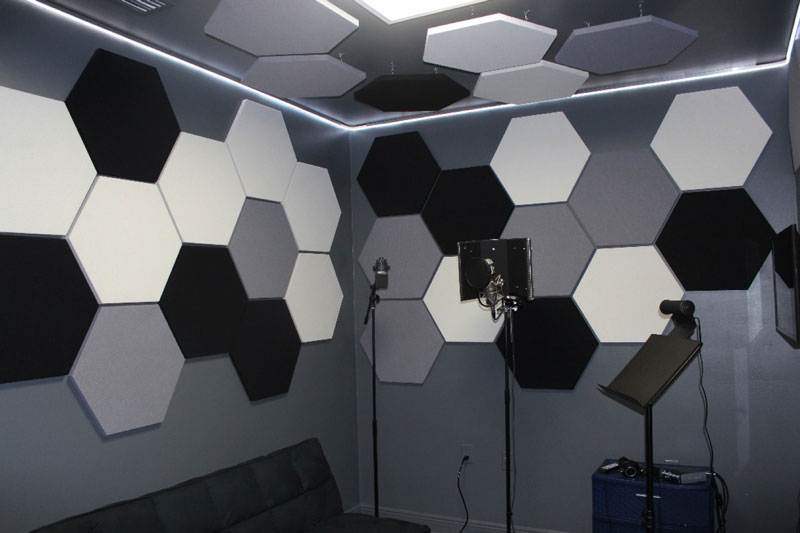 Màu sắc đa dạng, có thể cắt tạo hình CNC thành nhiều họa tiết độc đáo